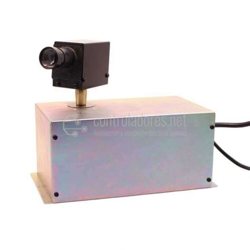 Automatic projector for the projection of moving images
